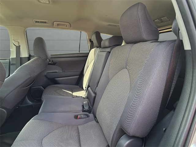 2024 Toyota Highlander LE photo 11