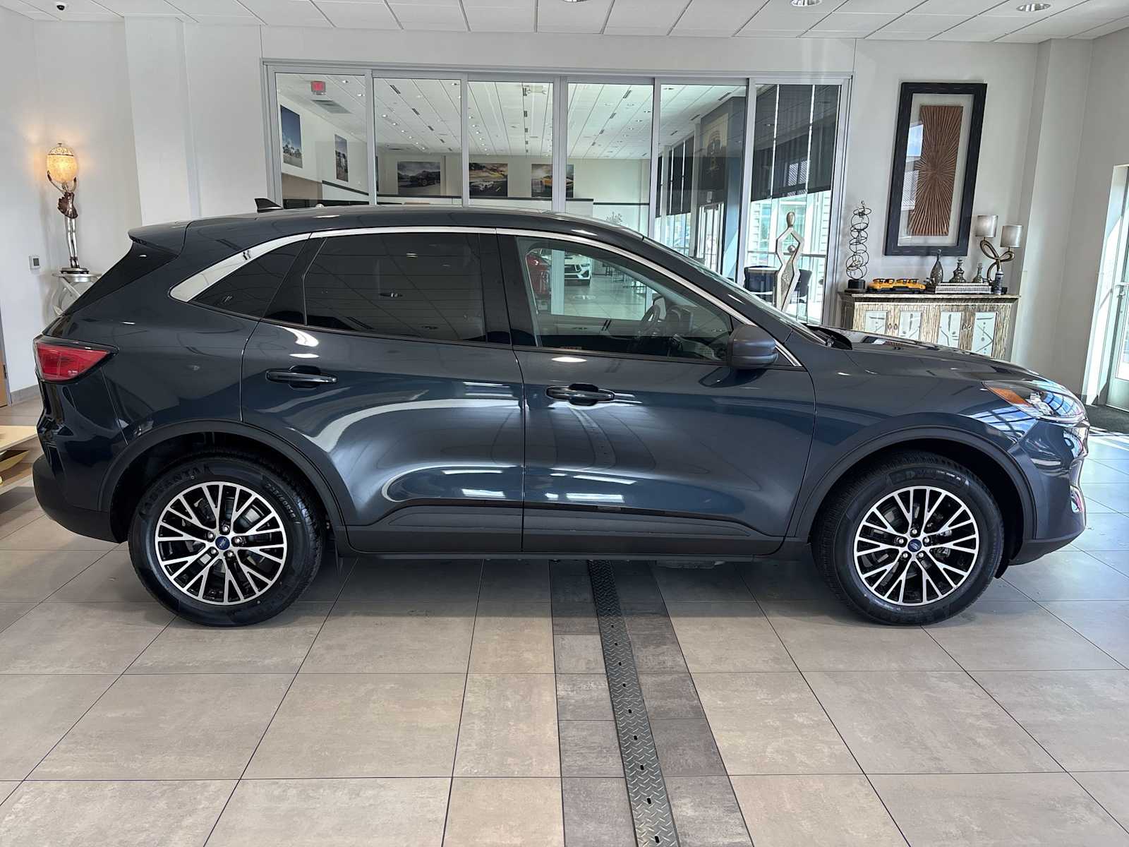 2022 Ford Escape SE Plug-In Hybrid photo 2