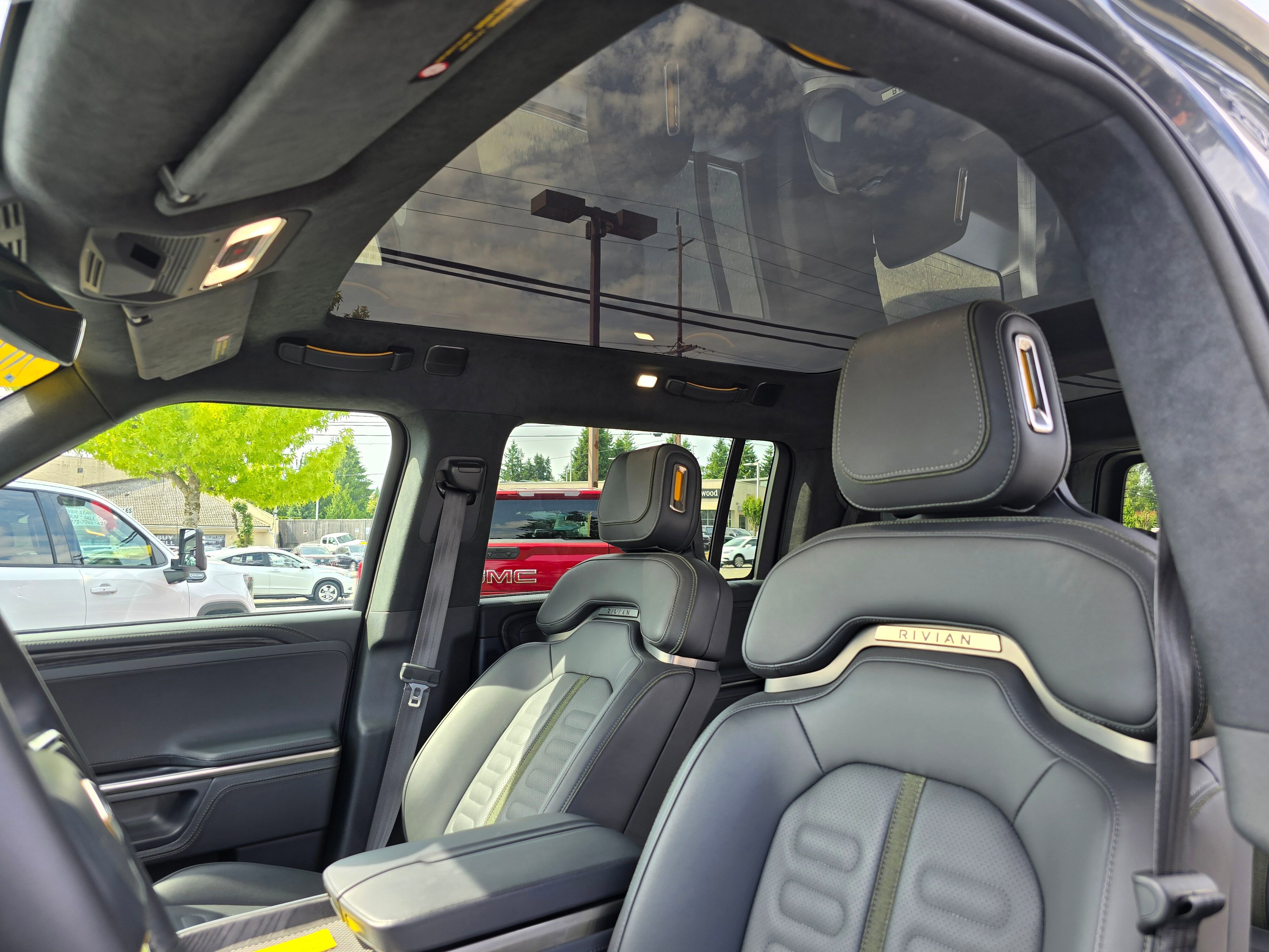 2023 Rivian R1S Adventure photo 4