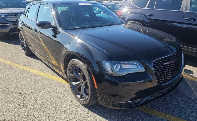 2023 Chrysler 300 S's photo