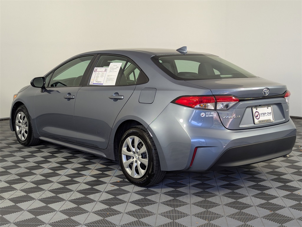 2024 Toyota Corolla LE photo 3