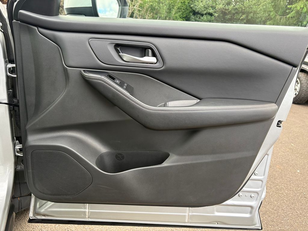 2024 Nissan Rogue SV photo 22