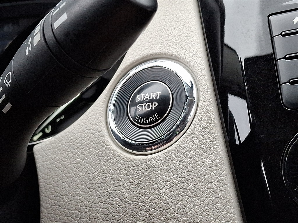 2019 Nissan Rogue Sport SV photo 22