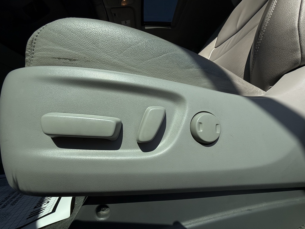 2017 Toyota Sienna Limited XLE Premium photo 20