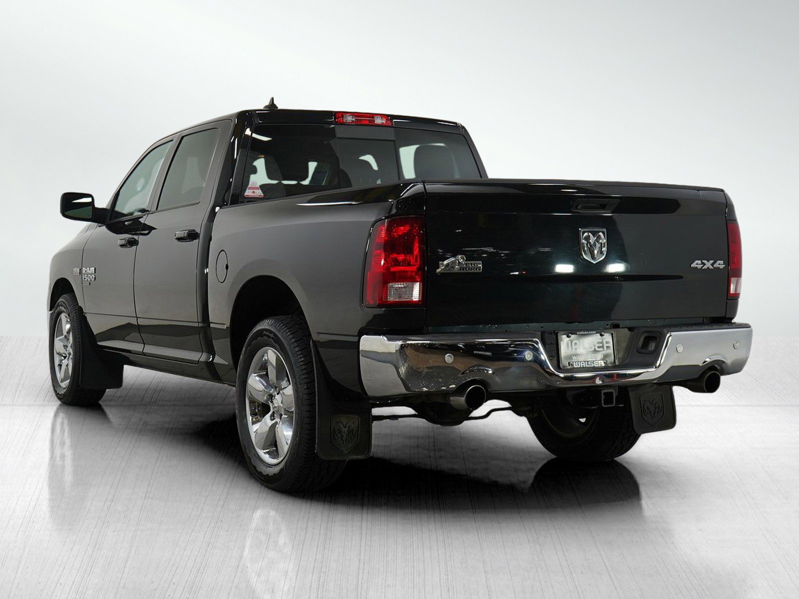 2019 Ram 1500 SLT photo 3