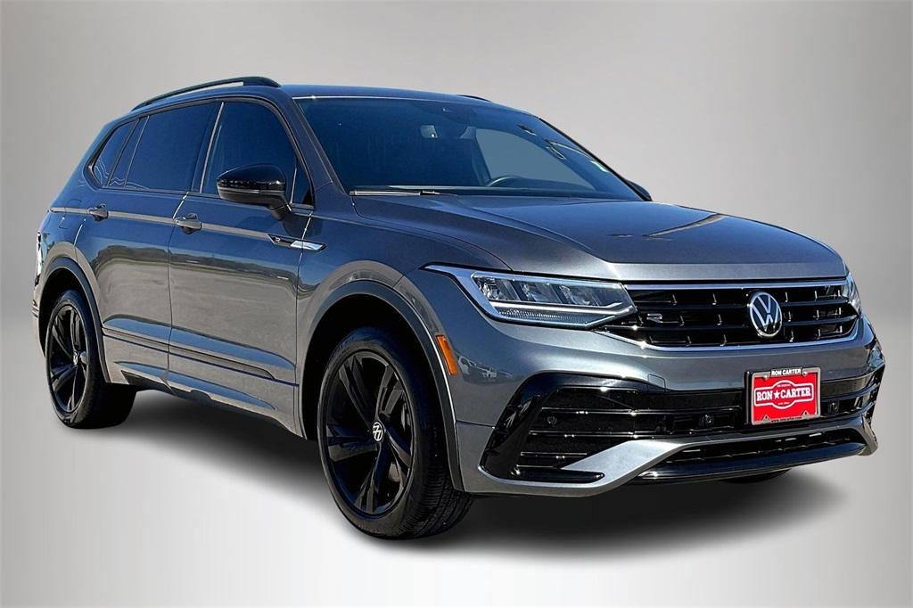 2024 Volkswagen Tiguan SE R-LINE BLACK's photo