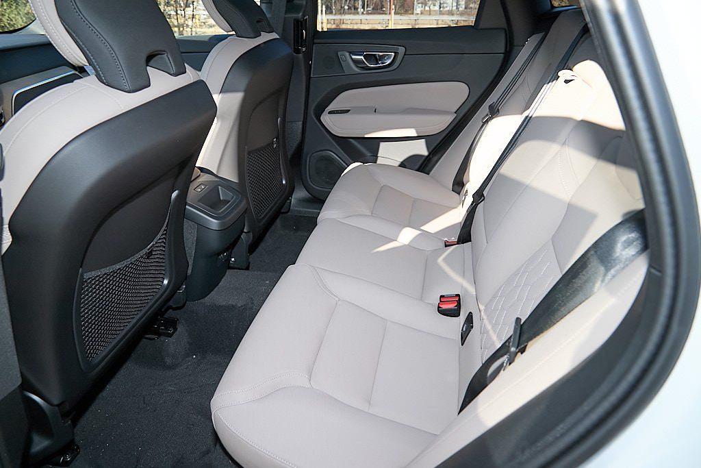 2026 VOLVO XC60 - Image 17