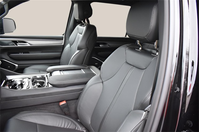 2025 Jeep Wagoneer Base photo 11