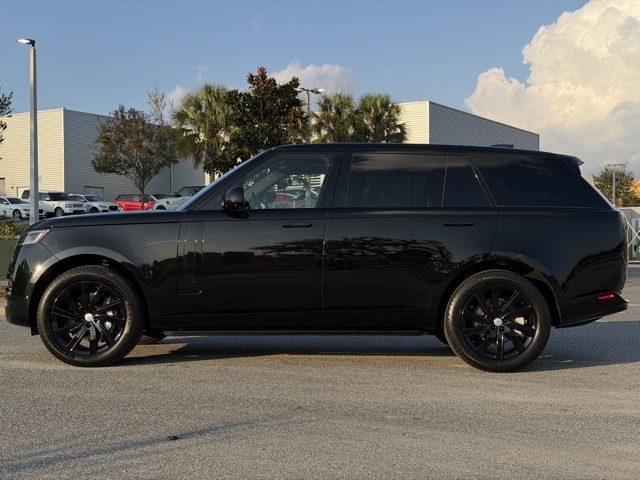 2024 Land Rover Range Rover SE photo 2