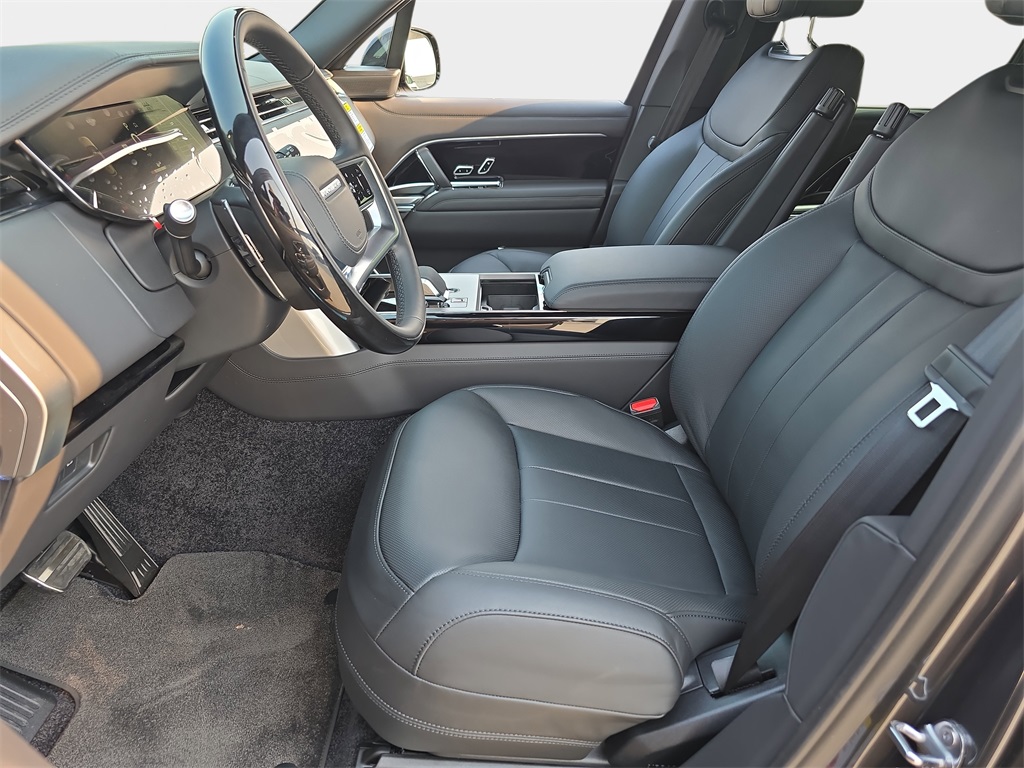 2025 Land Rover Range Rover SE photo 16