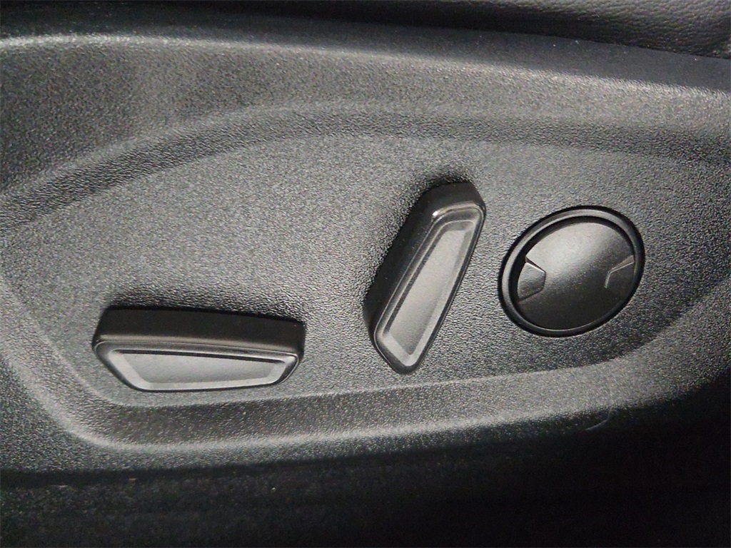 2021 Ford Edge SEL photo 13