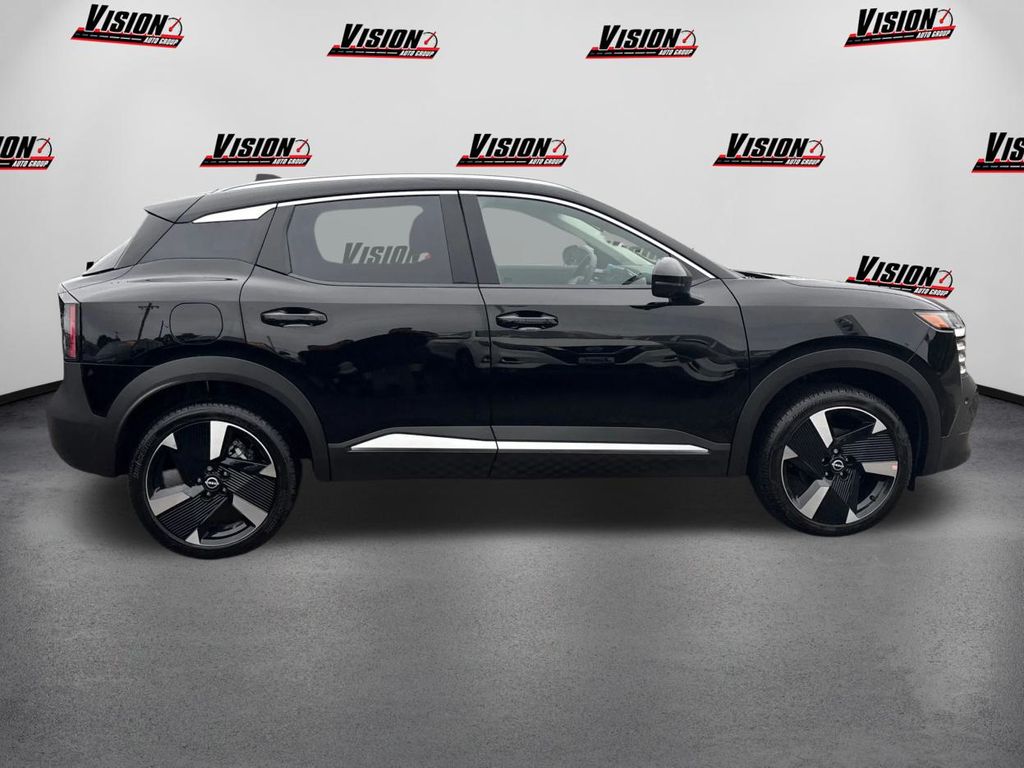2025 Nissan Kicks SR photo 2