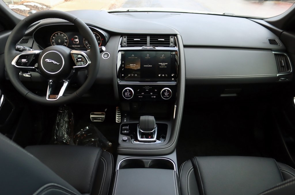 2024 JAGUAR E-PACE - Image 9