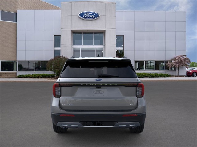 2025 Ford Explorer photo 4