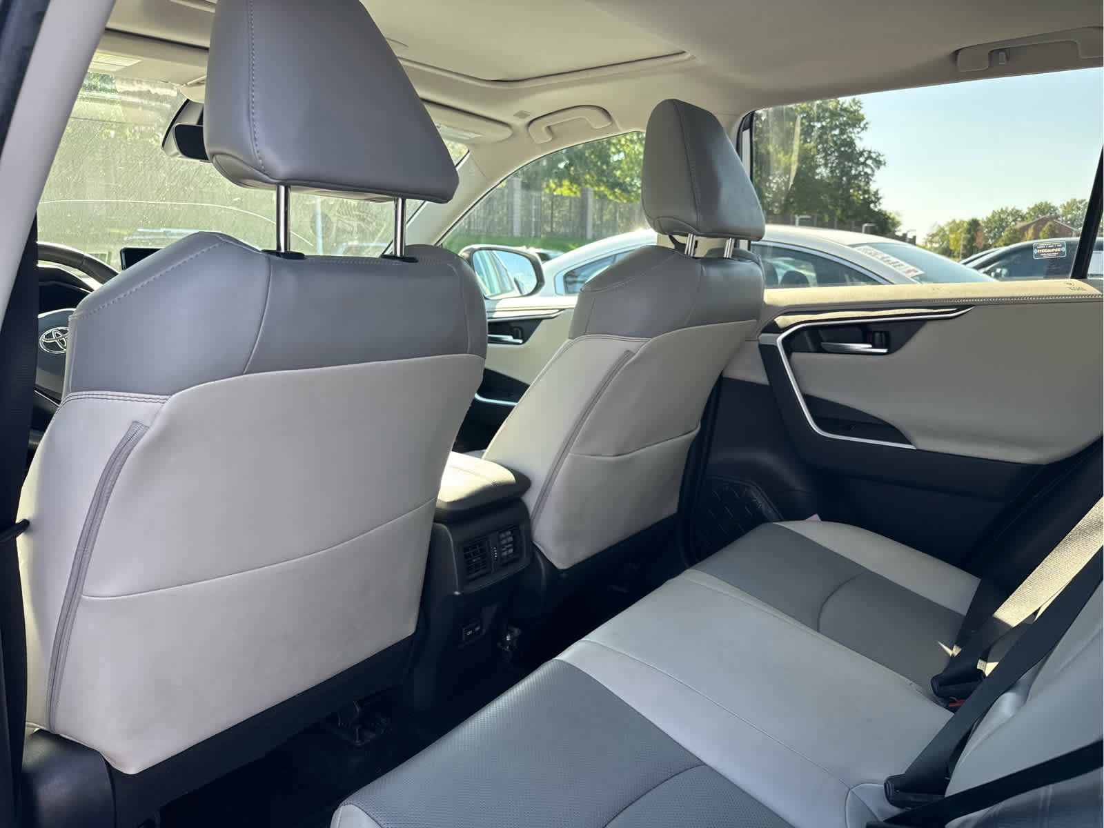 2023 Toyota RAV4 Hybrid Limited photo 3