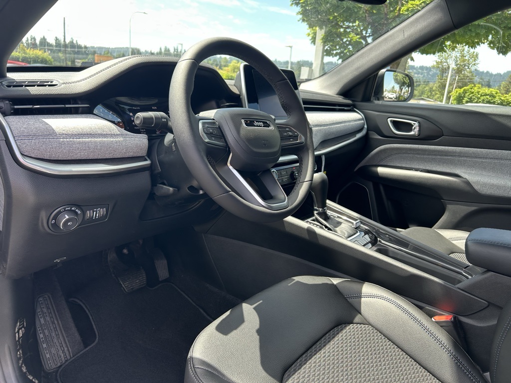 2025 Jeep Compass Latitude photo 10