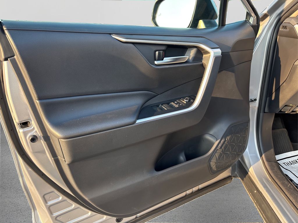 2019 Toyota RAV4 XLE photo 22