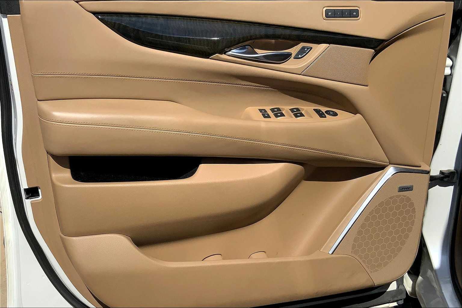 2019 Cadillac Escalade Platinum photo 18