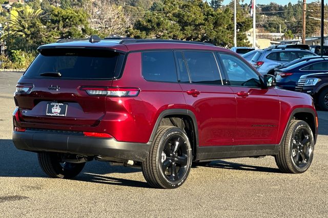 2025 Jeep Grand Cherokee Altitude photo 4