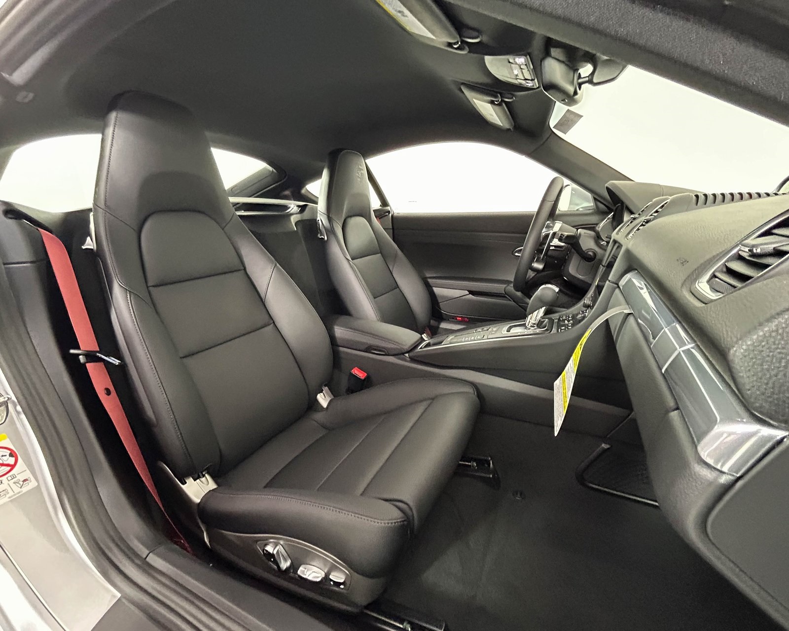2025 Porsche Cayman S photo 18