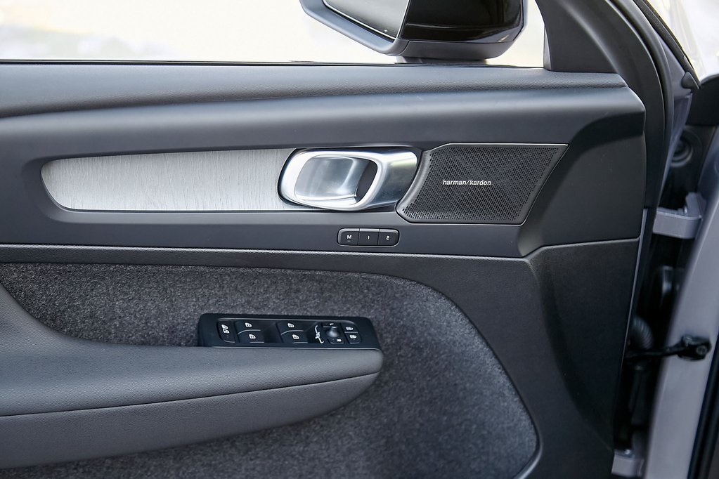 2026 VOLVO XC40 - Image 10