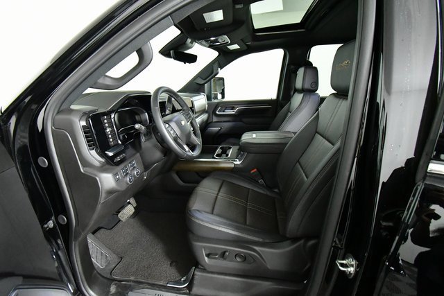 2025 Chevrolet Silverado 3500HD High Country photo 4