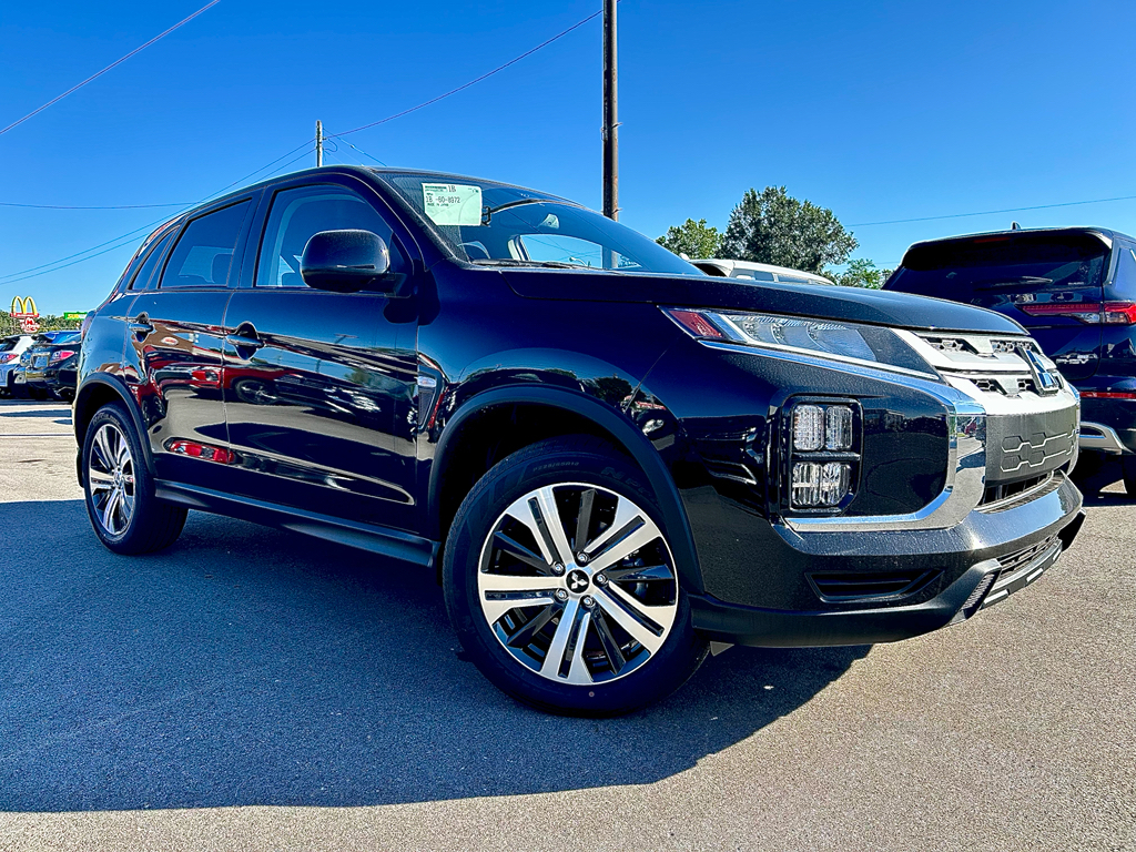 2025 Mitsubishi Outlander Sport SE's photo