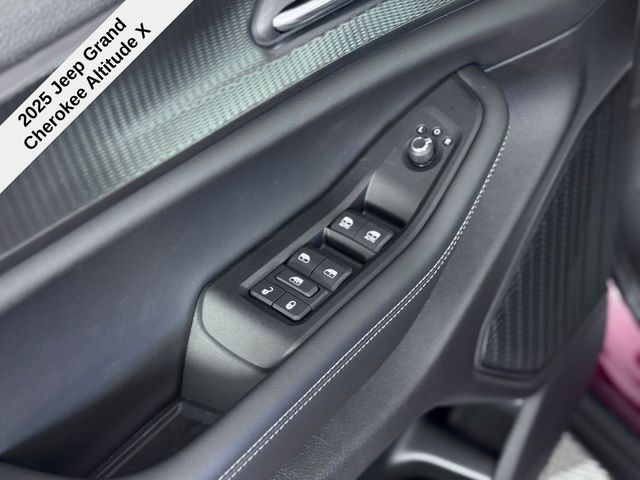 2025 Jeep Grand Cherokee Altitude X photo 14