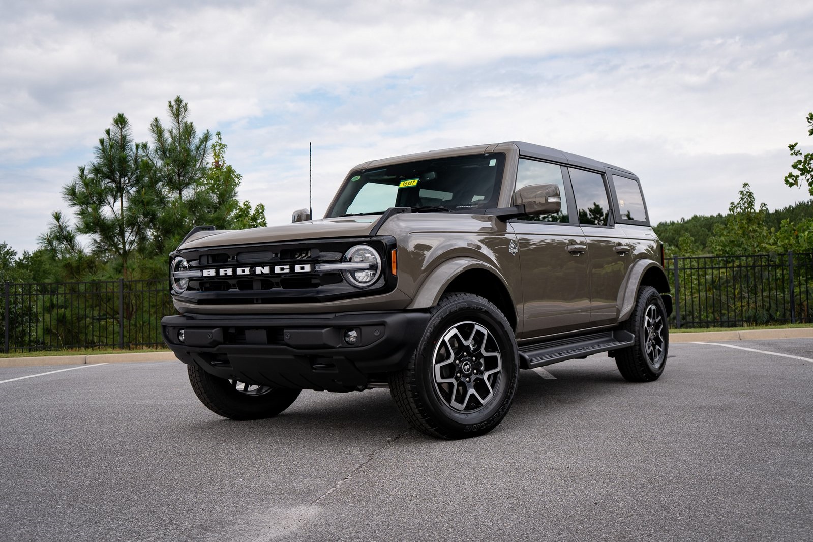 2025 Ford Bronco 4-Door Outer Banks's photo