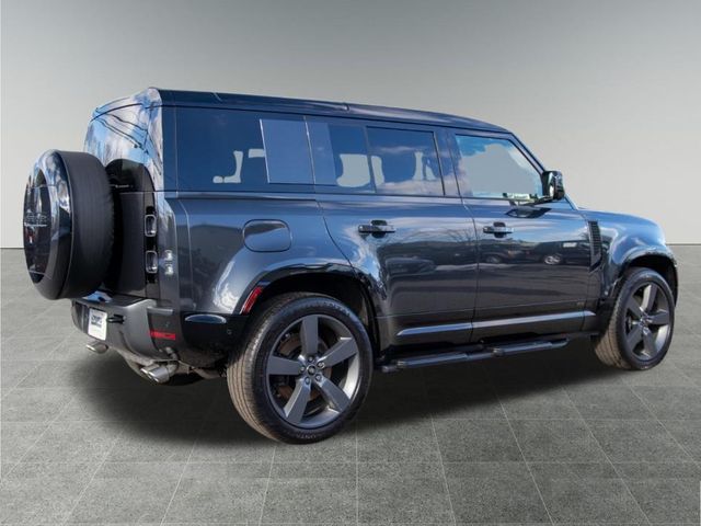 2025 Land Rover Defender 110 V8 photo 6