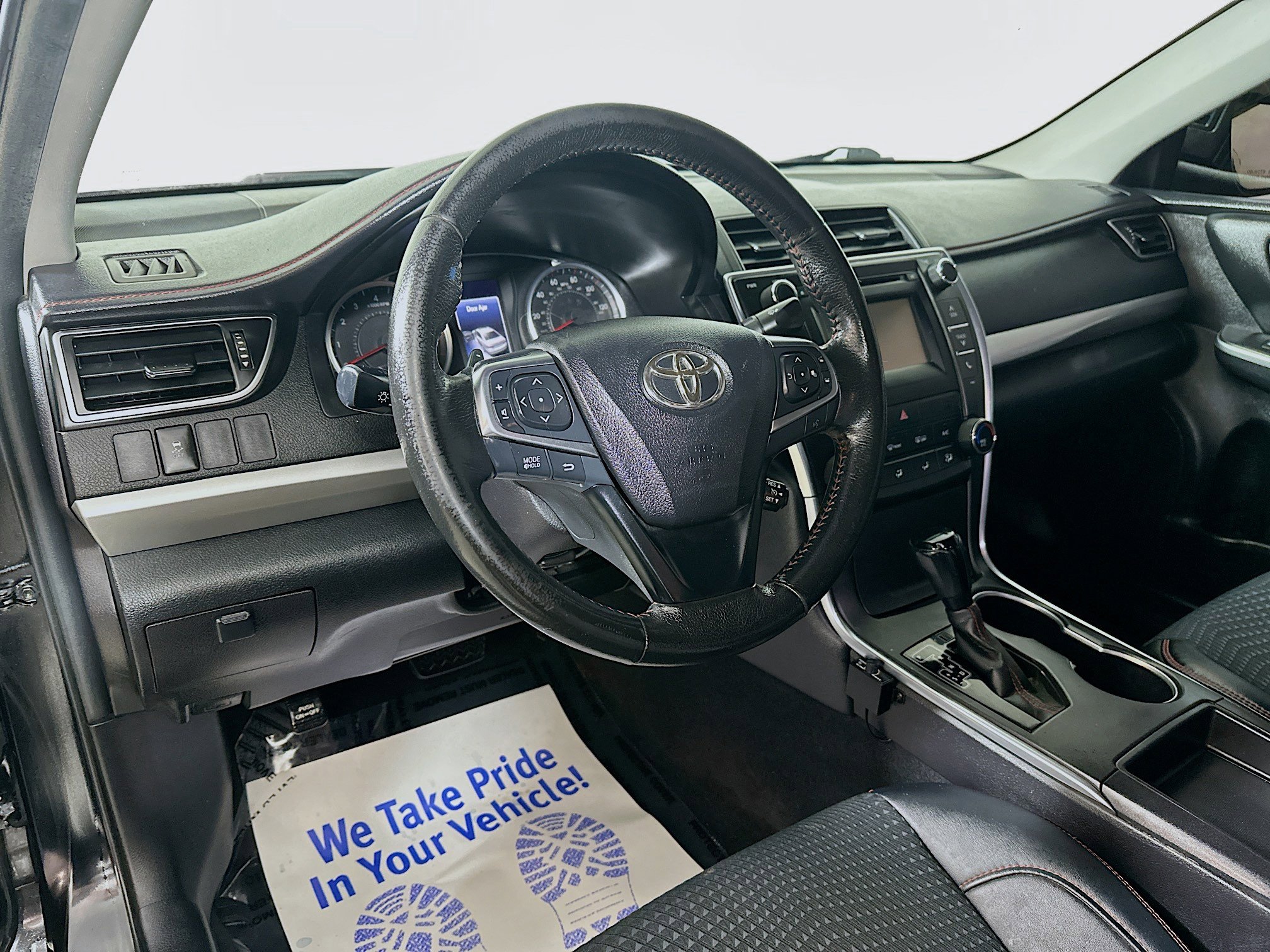 2015 Toyota Camry SE photo 9