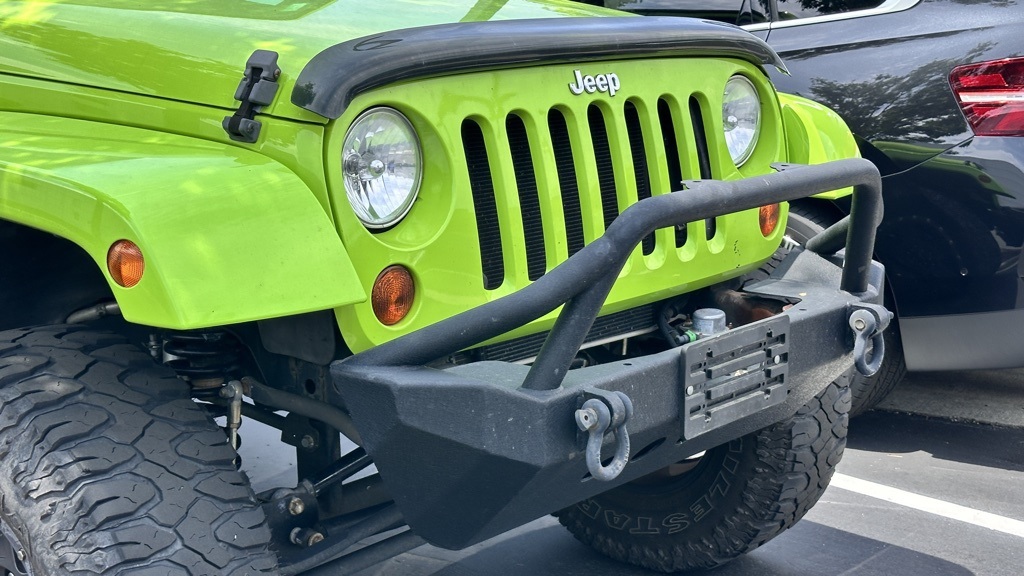 2013 Jeep Wrangler Unlimited Sahara photo 2
