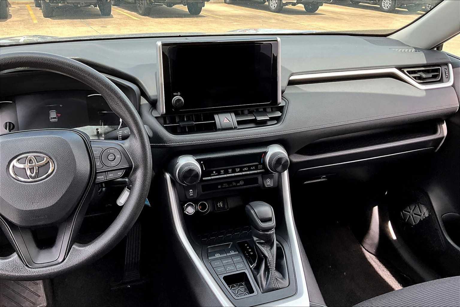 2024 Toyota RAV4 LE photo 6