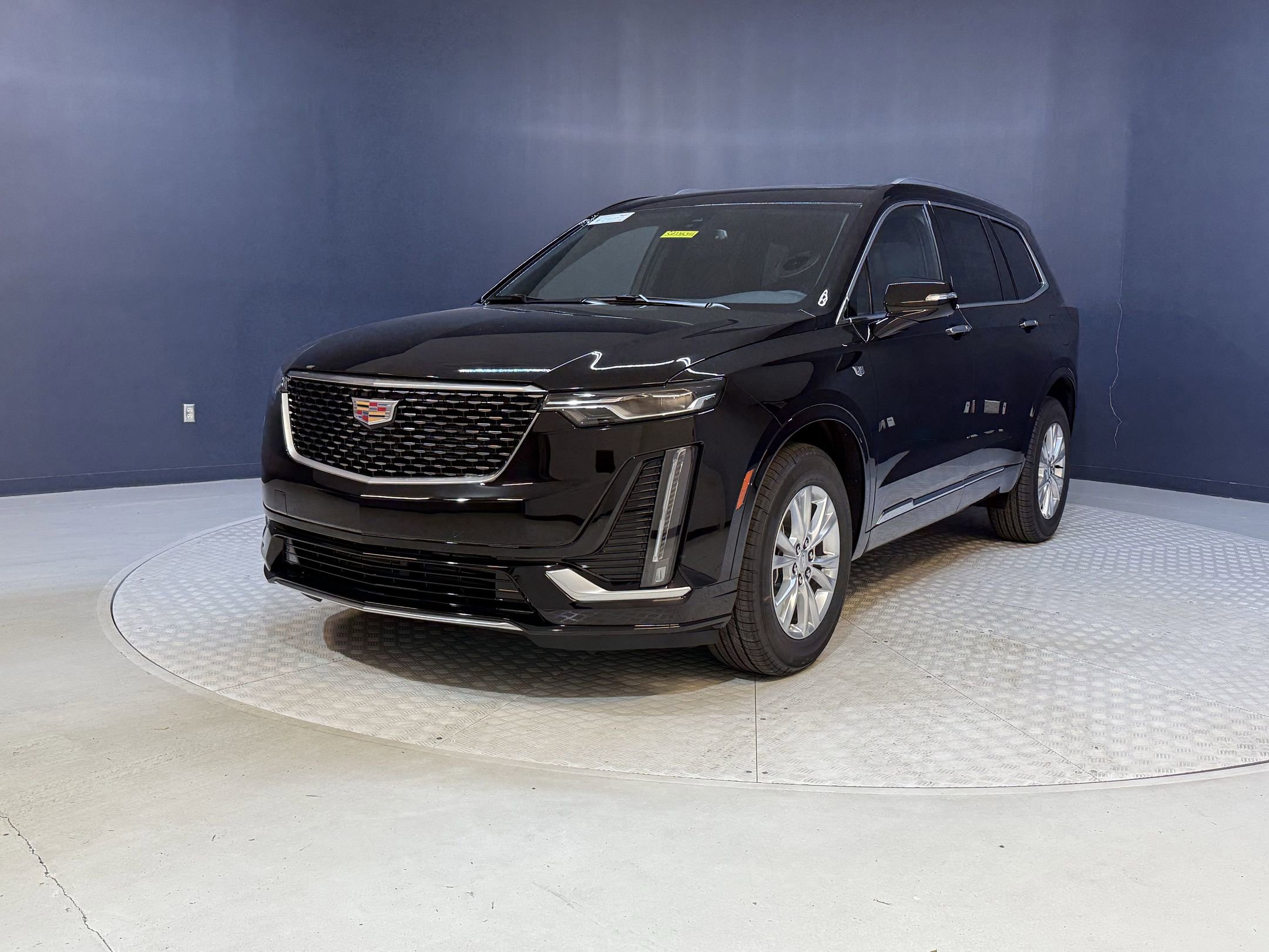 2025 Cadillac XT6 Luxury photo 2