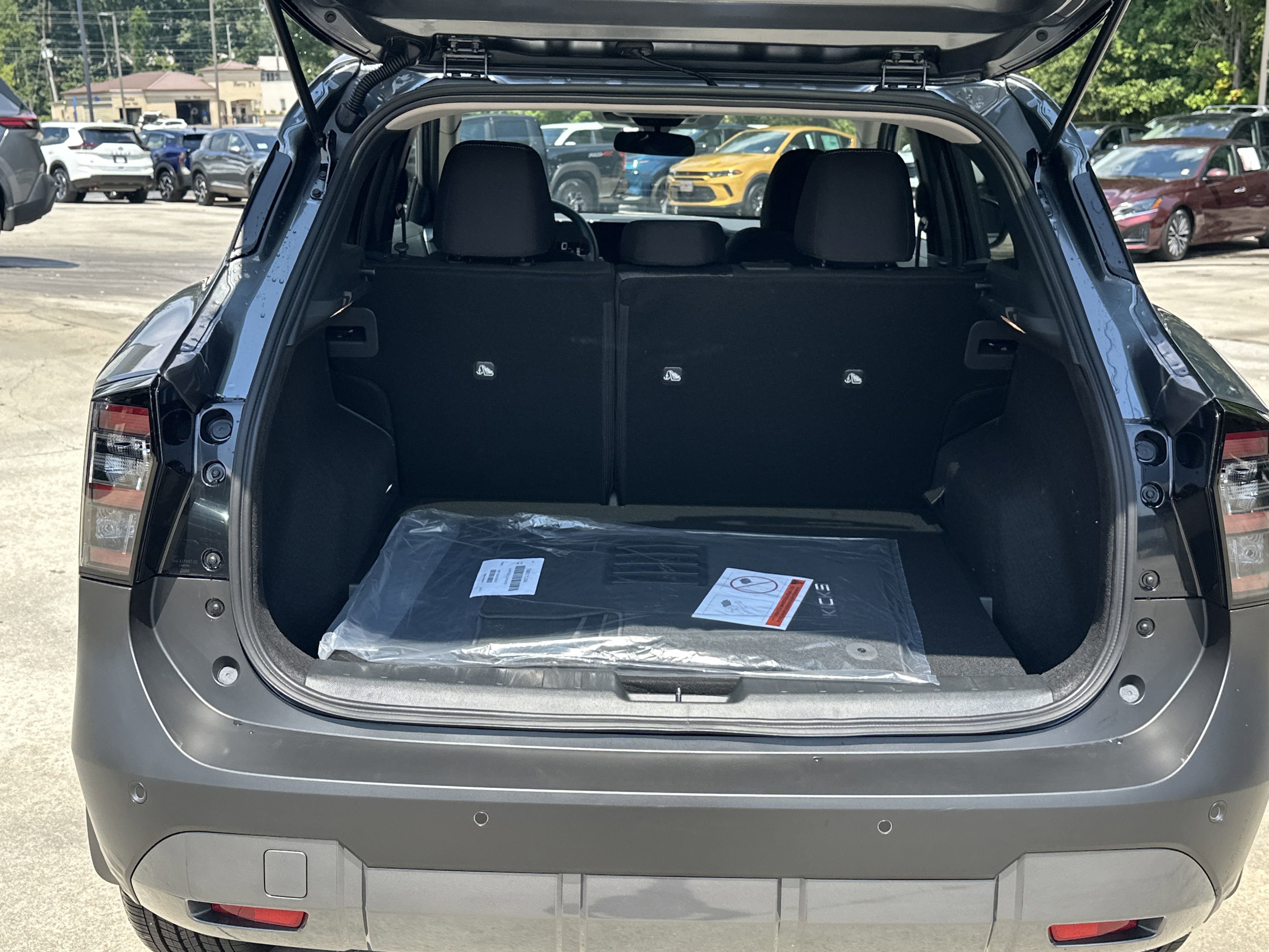 2025 Nissan Kicks SV photo 6