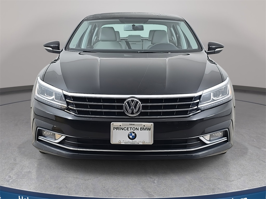 2016 Volkswagen Passat S photo 2