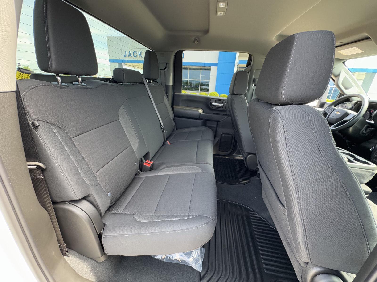 2025 Chevrolet Silverado 2500HD Custom photo 37