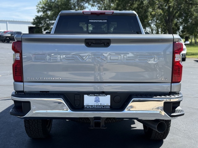 2025 Chevrolet Silverado 2500HD LT photo 5