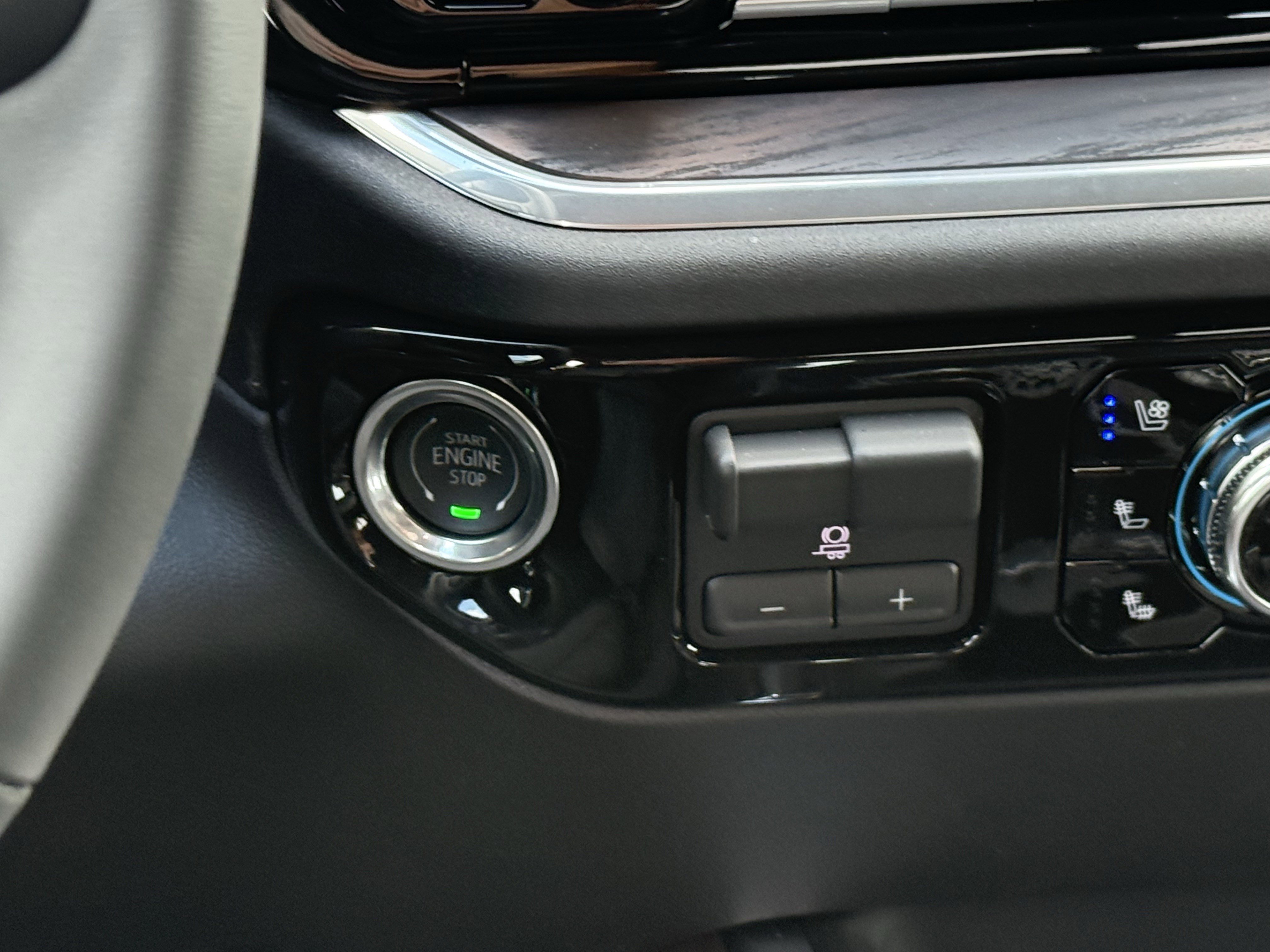 2025 Gmc Sierra HD SLT photo 4