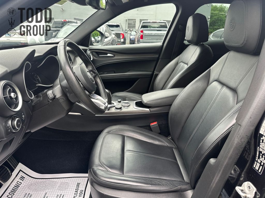 2022 Alfa Romeo Stelvio Ti photo 9
