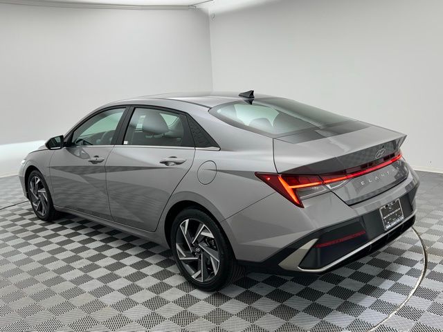 2025 Hyundai Elantra SEL Convenience photo 4