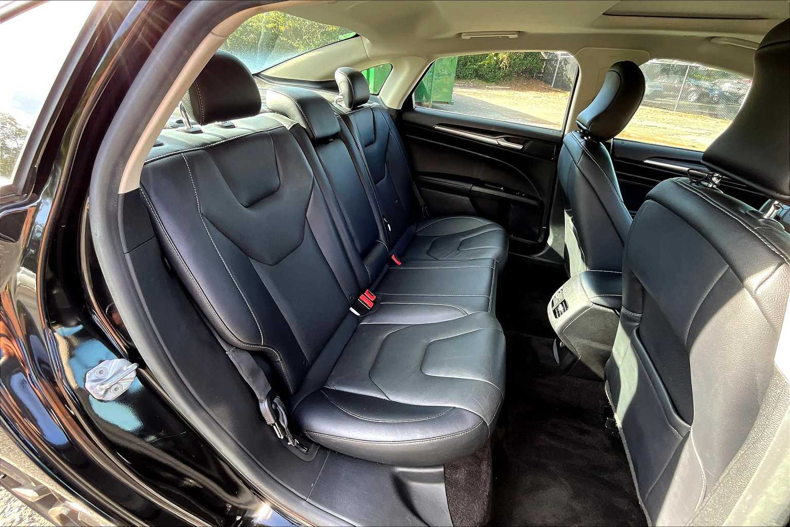 2019 Ford Fusion Hybrid Titanium photo 19