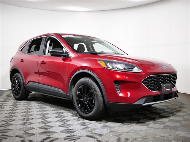 Used 2022 Ford Escape SE with VIN 1FMCU9G60NUA21832 for sale in Apple Valley, Minnesota