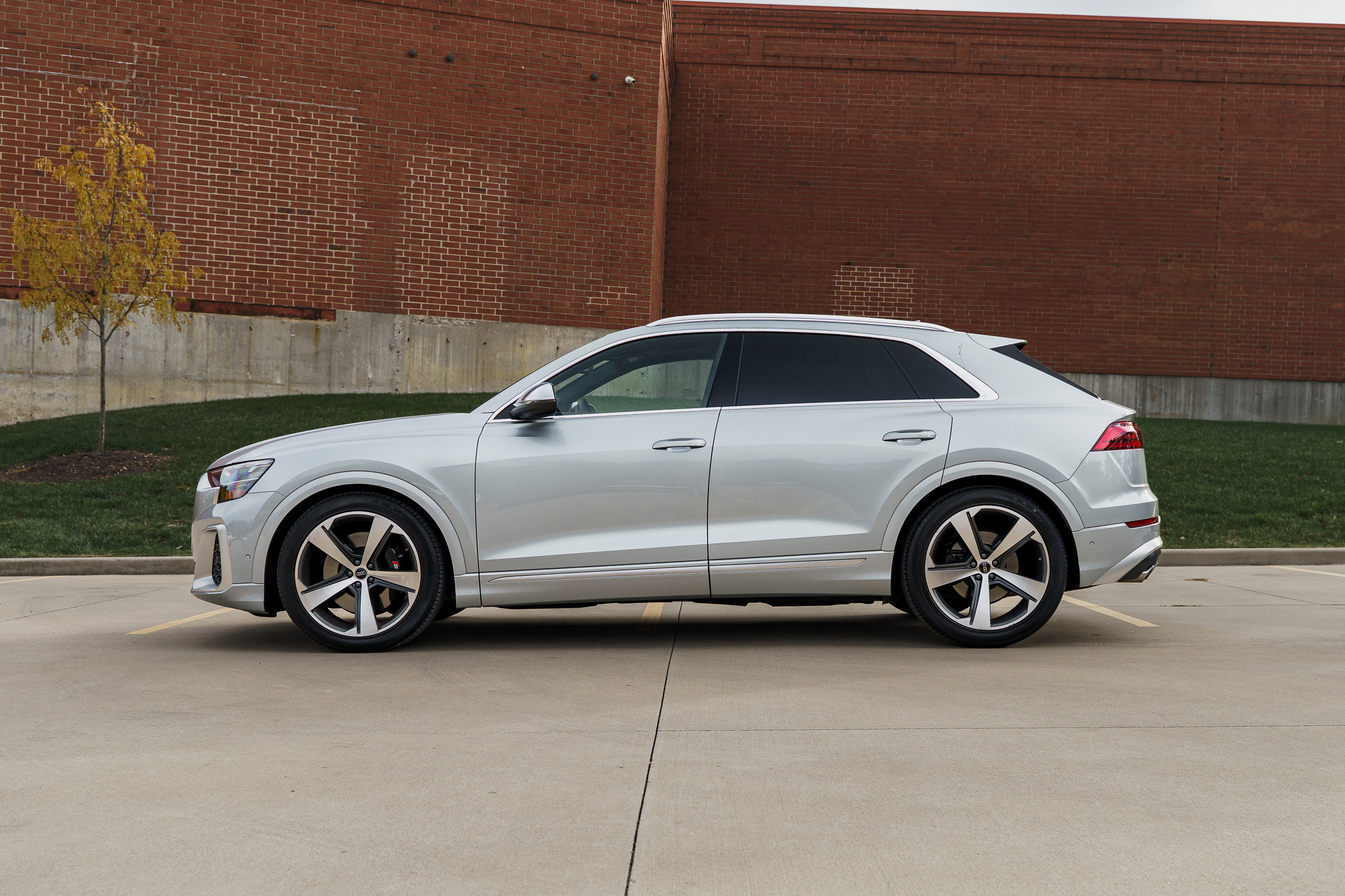 2024 Audi SQ8 Premium Plus photo 2