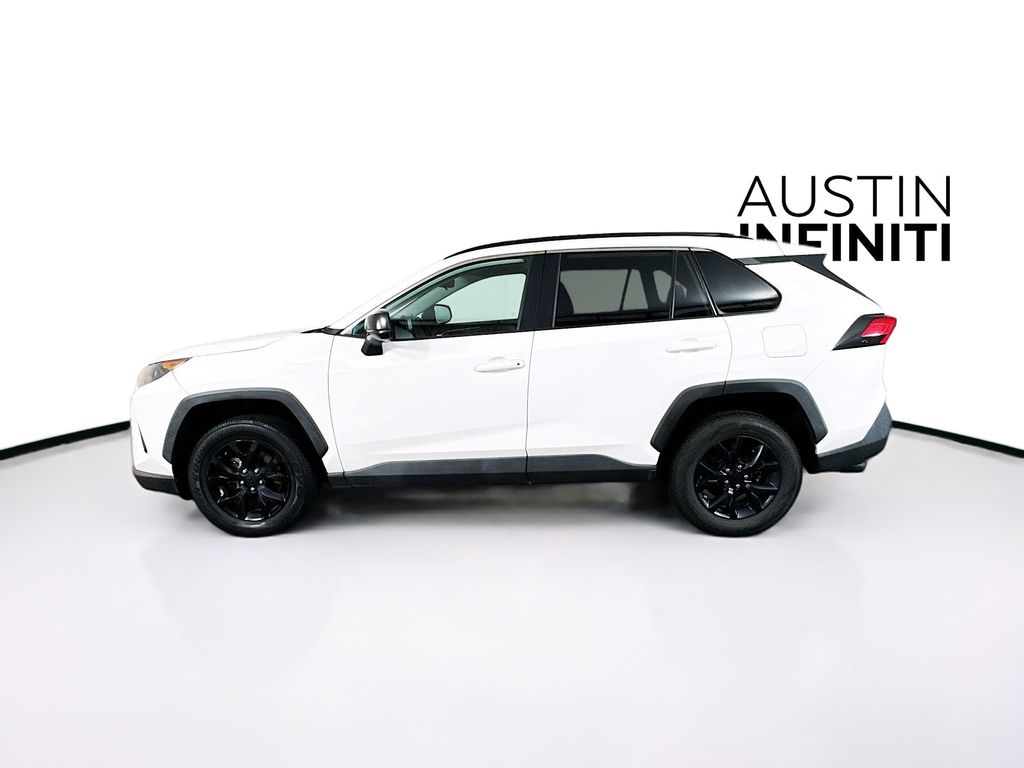 2021 Toyota RAV4 LE photo 2