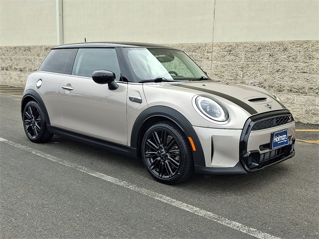 2024 Mini Cooper 2 Door Hardtop Signature photo 2