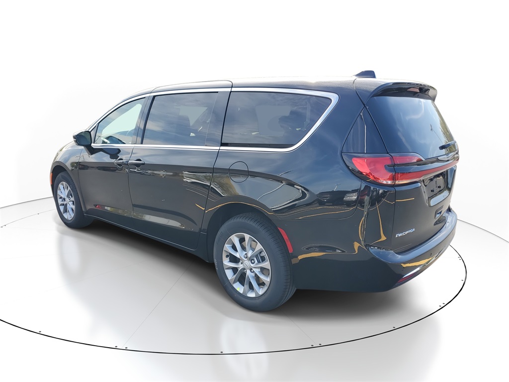 2026 Chrysler Pacifica photo 3