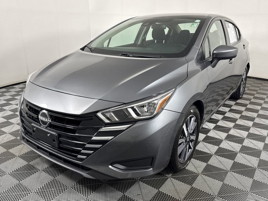 2023 Nissan Versa SV photo 3