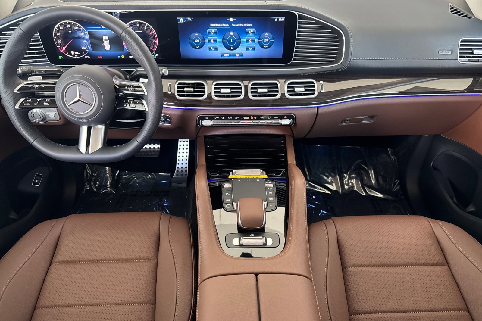 2025 Mercedes Benz GLS 450 4MATIC photo 3