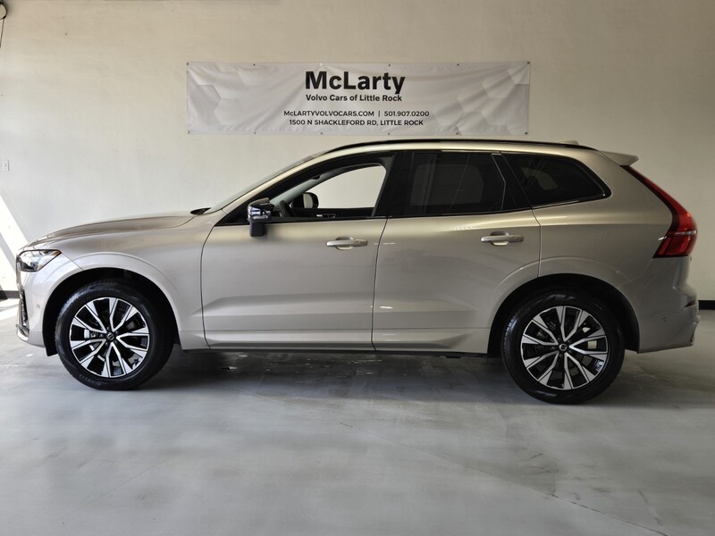 2025 Volvo XC60 B5 Plus photo 5
